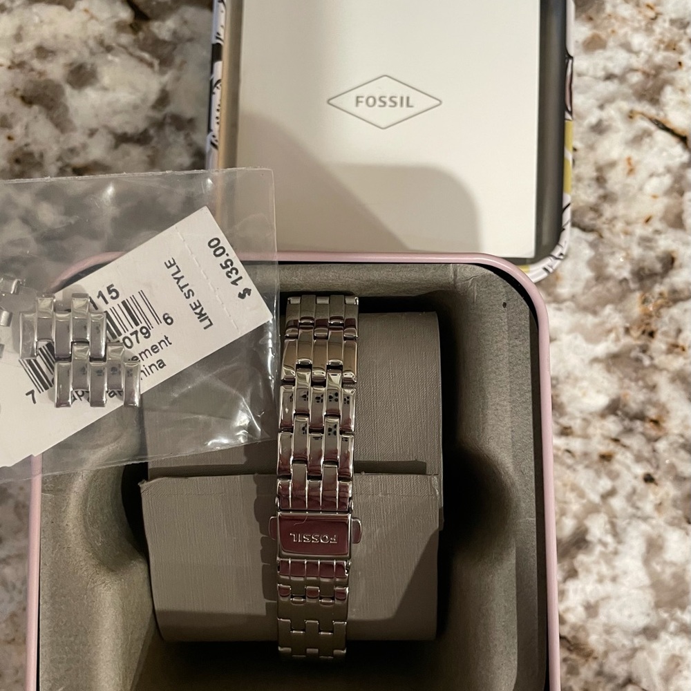 FOSSIL WATCH - Picture 3 of 5